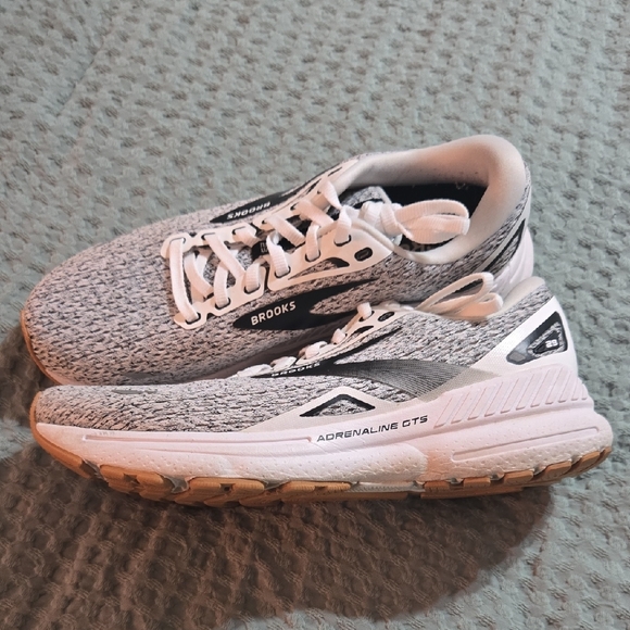 Brooks Women's Adrenaline GTS 23 - Picture 2 of 6
